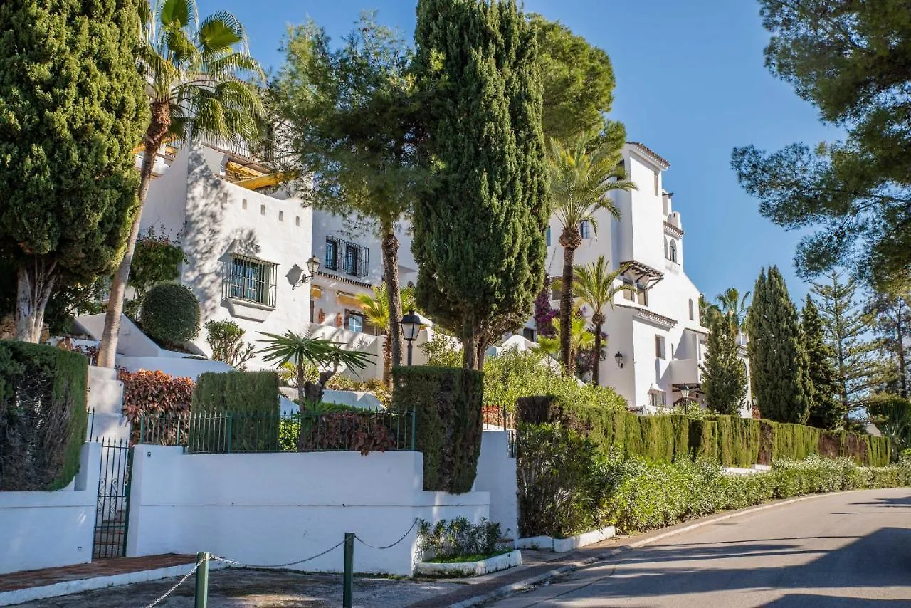 Apartment Newly Renovated 3 Bedroom Apt Next To Puerto Banus Marbella